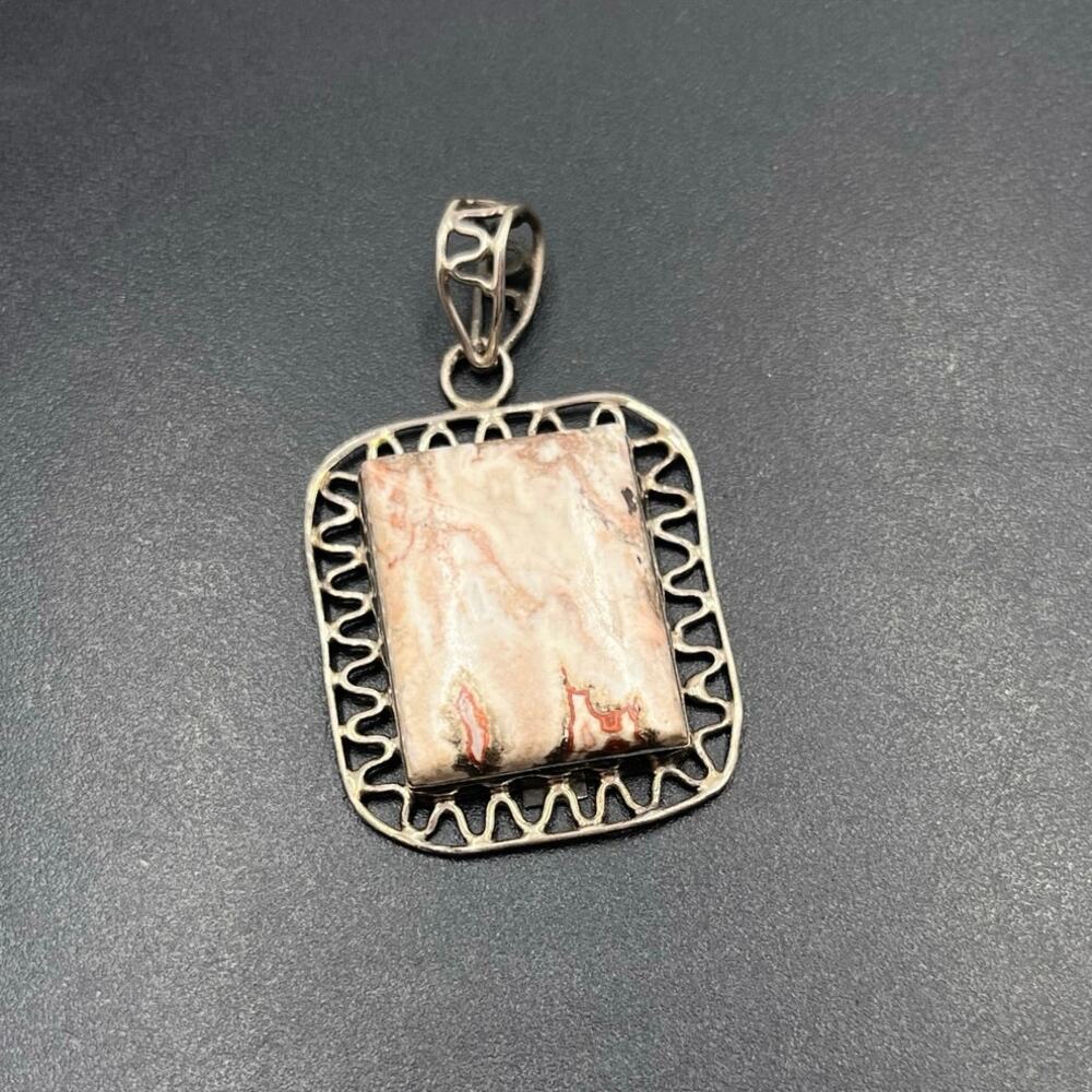 Tan White Agate, a variety of Chalcedony Or Jasper sterling Silver‎ Pendant
